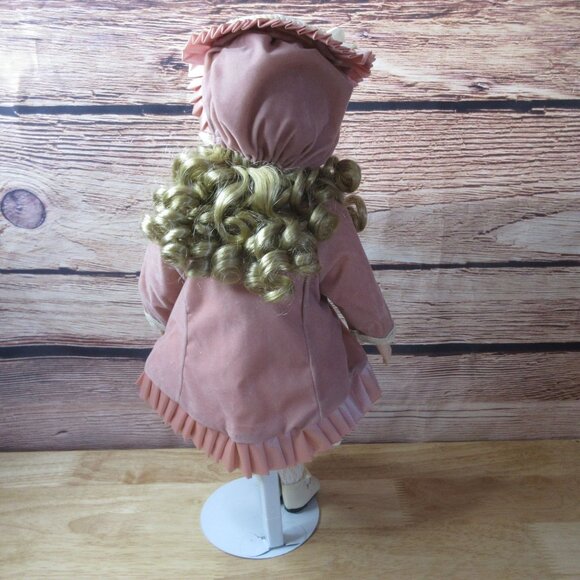 1998 Collectible Porcelain Doll Pink Dress Hat Roses William Tung 16" Tuss Inc. - Picture 5 of 8